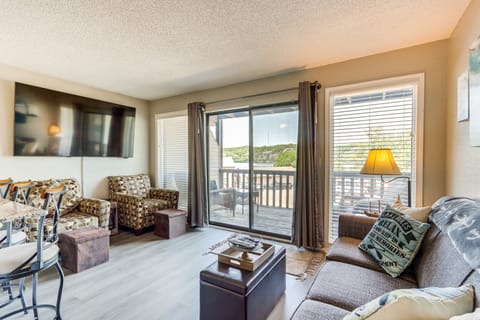 Osage Beach Vacation Rental | 1BR | 1BA | 550 Sq Ft | 10 Steps to Enter