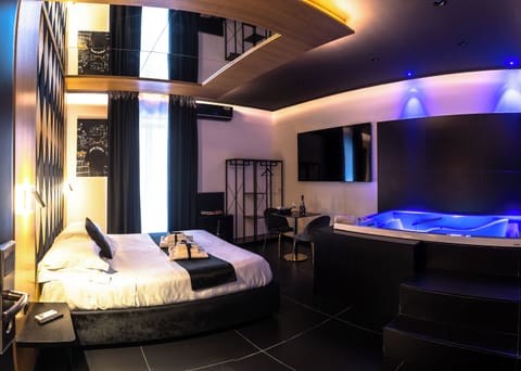 Premium Suite | 1 bedroom, soundproofing, free WiFi, bed sheets
