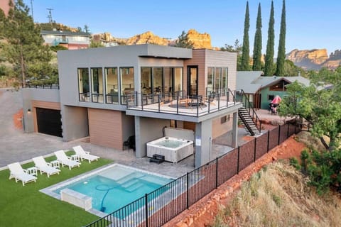 Exceptional 360 degree red rock views