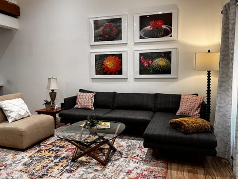 Warm, cozy and zen Living room with high ceilings and a modern design. 