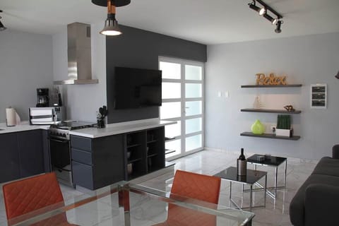 Xevize Apartment 4-Modern-2BDR-1BTH-perfect location (266)