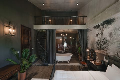 Family Duplex | Bathroom | Free toiletries, hair dryer, bathrobes, towels
