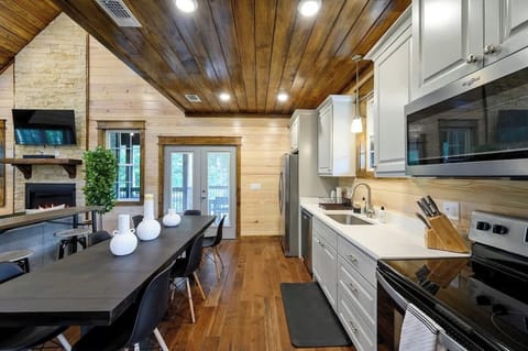 | Hillside Pines by Boutiq Luxury Vacation Rentals | Broken Bow, Oklahoma