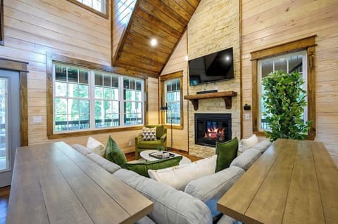 Welcome to Hillside Pines by Boutiq a beautiful and expansive newly-built cabin located on a scenic wooded acre in the desirable vacation destination of Broken Bow, Oklahoma!
| Hillside Pines by Boutiq Luxury Vacation Rentals | Broken Bow, Oklahoma