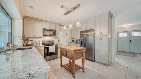 Fully furnished kitchen