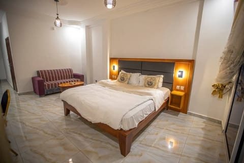 Comfort Room | Desk, laptop workspace, soundproofing, free WiFi