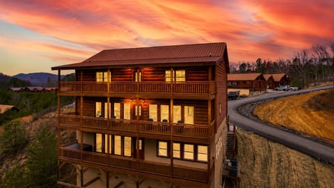 Giant, stunning three-level property for an epic Smoky Mountains vacation 