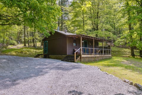 Green Bank Vacation Rental | 1BR | 1BA | 6 Steps Required for Access | 400 Sq Ft