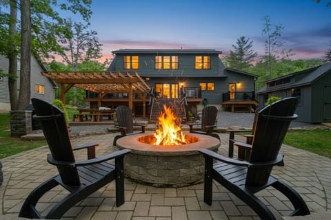 Lakefront home with built-in fire pit and spacious deck.