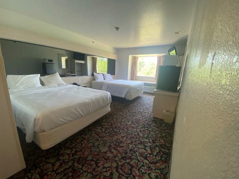 Standard Room, 2 Queen Beds, Non Smoking | Free WiFi, bed sheets