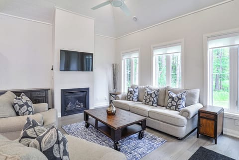 Granite Family Room (1)