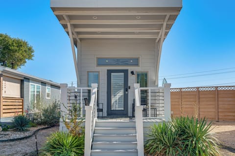Austin Vacation Rental | 1BR | 1BA | 5 Steps to Enter | 399 Sq Ft