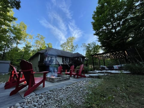 Campfire area with 6 chairs