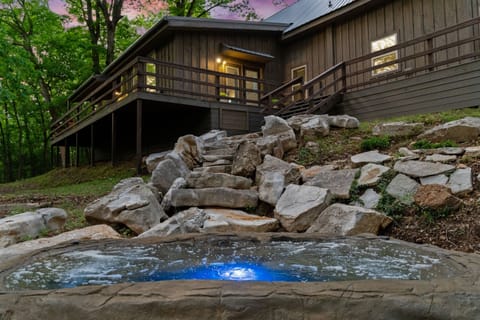 Boulder Hot Tub For 6 t0 8