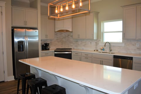 Plenty of room for gathering around the 8ft bar