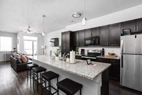 Apartment, 2 Bedrooms | Private kitchen | Fridge, microwave, oven, stovetop