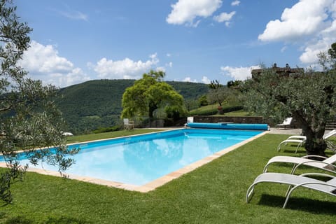 Amenities, Autumn, Building Exterior, Garden, Pool, Spring, Summer