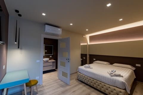 Frette Italian sheets, premium bedding, down comforters, pillowtop beds