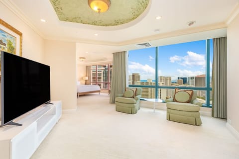 Master 1 has own Living Room and Cable TV