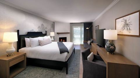 Premium bedding, desk, iron/ironing board, free WiFi