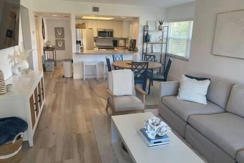 Spacious living room 