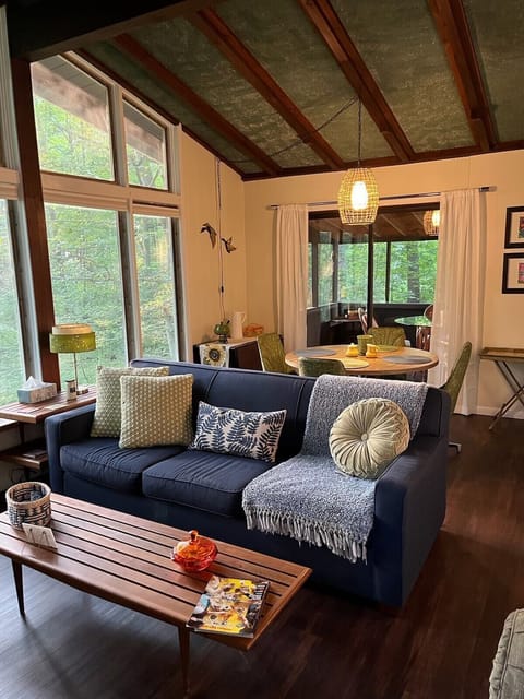 Upper Level Living/Dining Room