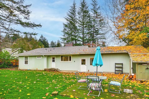 Beaverton Vacation Rental | 2BR | 2BA | 1 Step Required | 1,202 Sq Ft