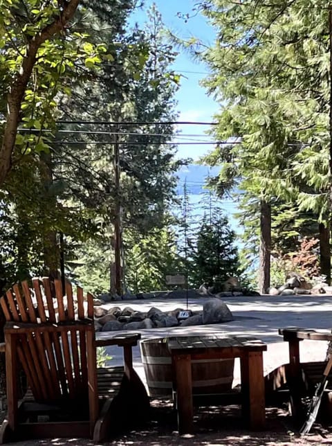 Lounge area overlooking Lake Almanor