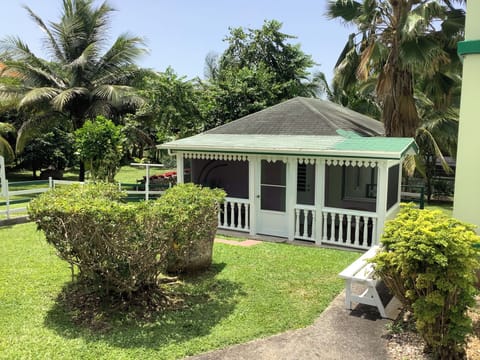 Compact studio cottage