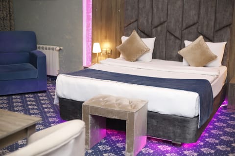 Superior Room | 1 bedroom, in-room safe, desk, blackout drapes