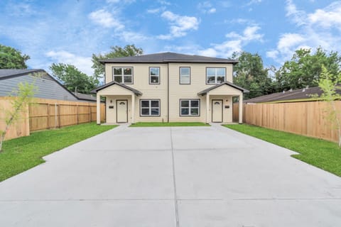 Spacious duplex with 8 bedrooms, 6 baths, fenced yard, and private parking for up to 20 guests!