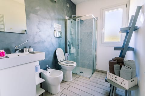 Exclusive Room | Bathroom | Shower, free toiletries, hair dryer, bidet