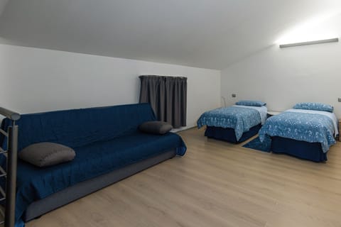 Design Condo | Bathroom | Shower, free toiletries, hair dryer, bidet