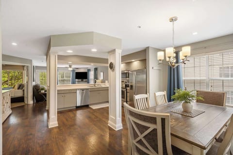 Condo, Multiple Beds, Balcony, Garden View (Tranquil Pondview Retreat) | Dining