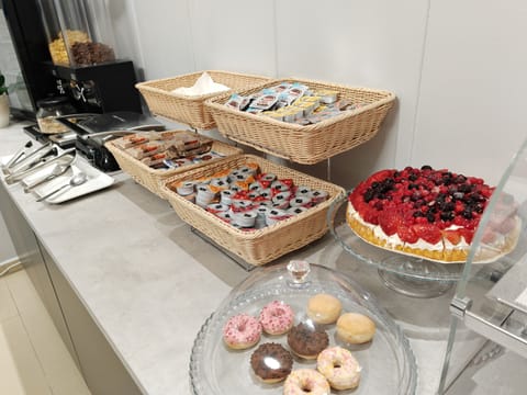 Daily buffet breakfast for a fee