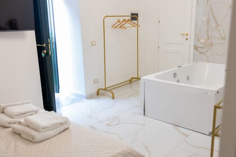 Exclusive Suite | Minibar, in-room safe, soundproofing, free WiFi
