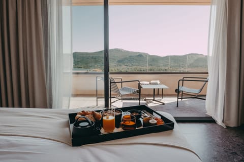 Suite, Bay View | Premium bedding, pillowtop beds, minibar, in-room safe