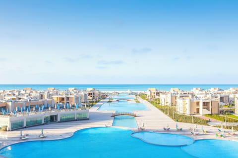 Indoor pool, 2 outdoor pools