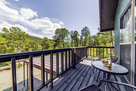 Studio (3 Bedrooms) | Property amenity