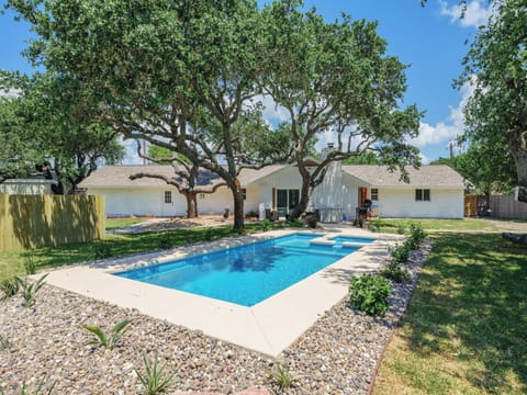 House (5 Bedrooms) | Front of property