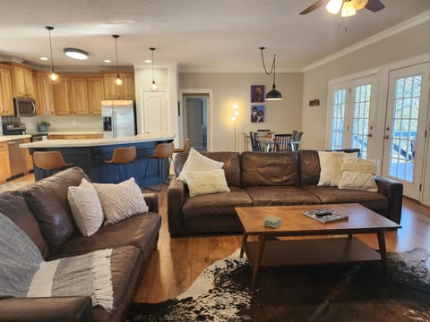 Open and airy with beautiful Cumberland River views!