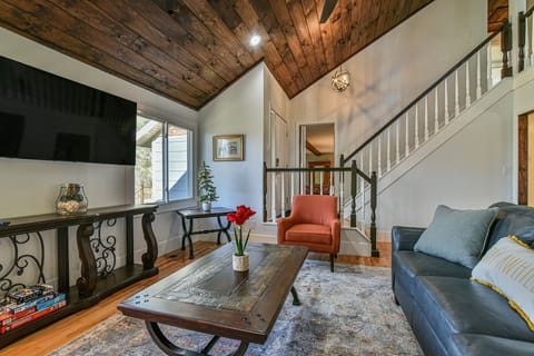 Luxury House | Living area | 50-inch LCD TV with digital channels, TV, Netflix