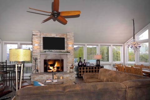 Living room w/fireplace, smart TV