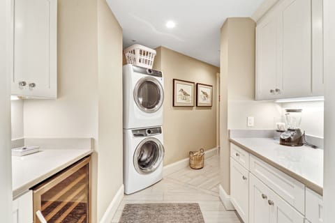 101 Seacrest | Kitchen Bar - 101 Seacrest | Kitchen Bar