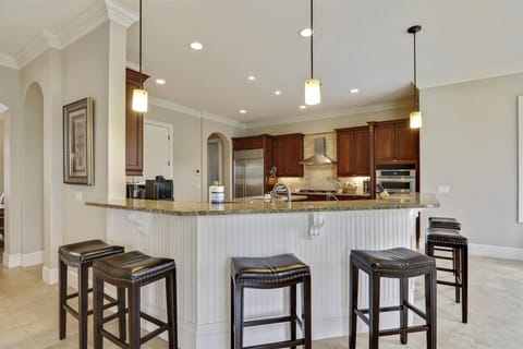 Main Level-Breakfast Bar