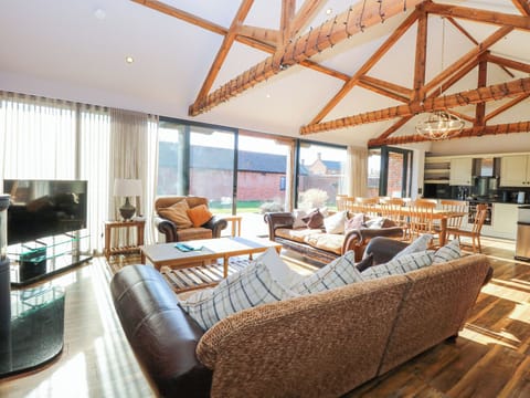 Cottage | Living area | Fireplace