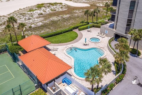 Complex Pool & Hot tub