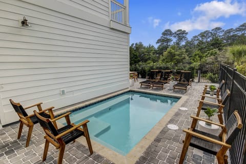 Private *heated pool (*Pool heats requires additional fee. $25/night March-Oct. $35/night Nov.-Feb.)