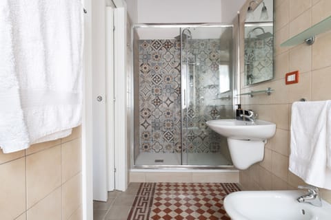 Classic Room | Bathroom | Hair dryer, bidet, towels, soap