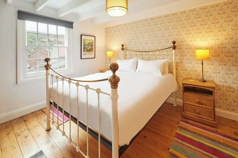 Hampdon Cottage, Staithes - Host & Stay